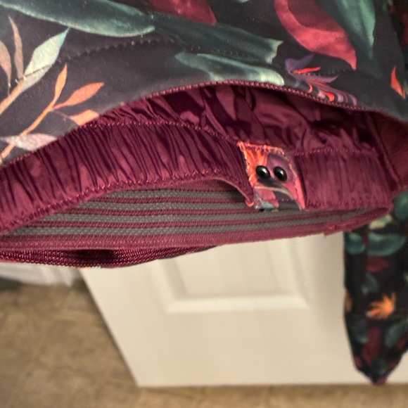 Snow Bibs The North Face Burgundy and Tropical Print Snow ❄️ Bibs ❄️☃️ - Picture 13 of 16